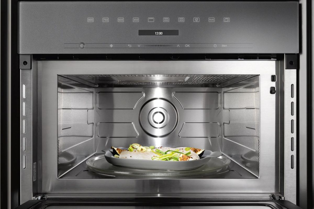 In una cucina moderna che si rispetti non può mancare il forno a microonde!