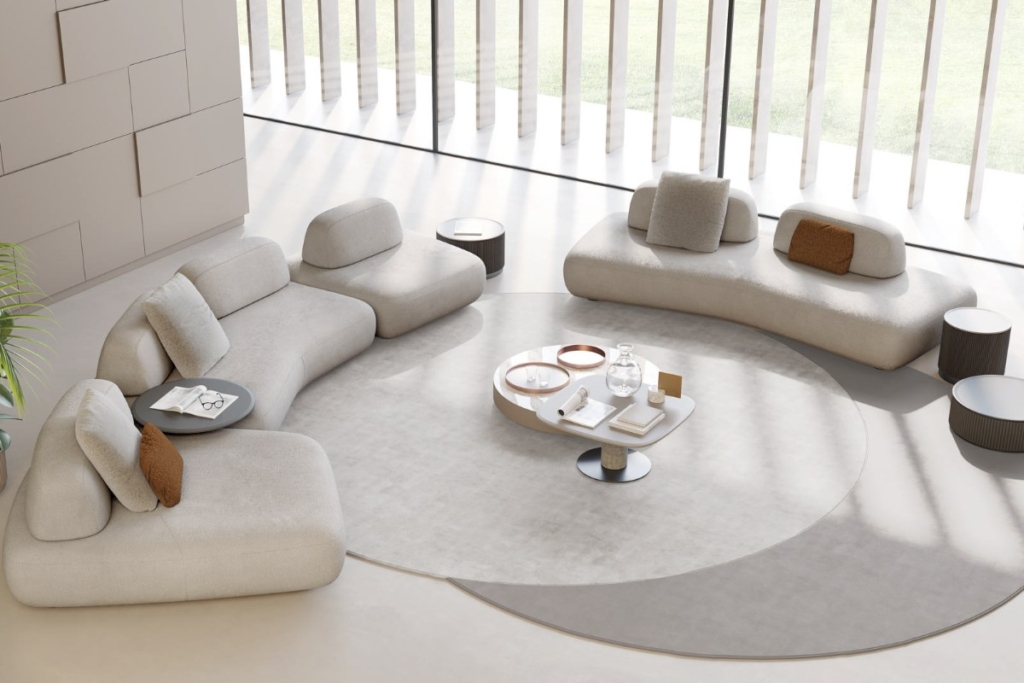 Zona giorno moderna ed elegante con divano e arredi in tonalità chiare.